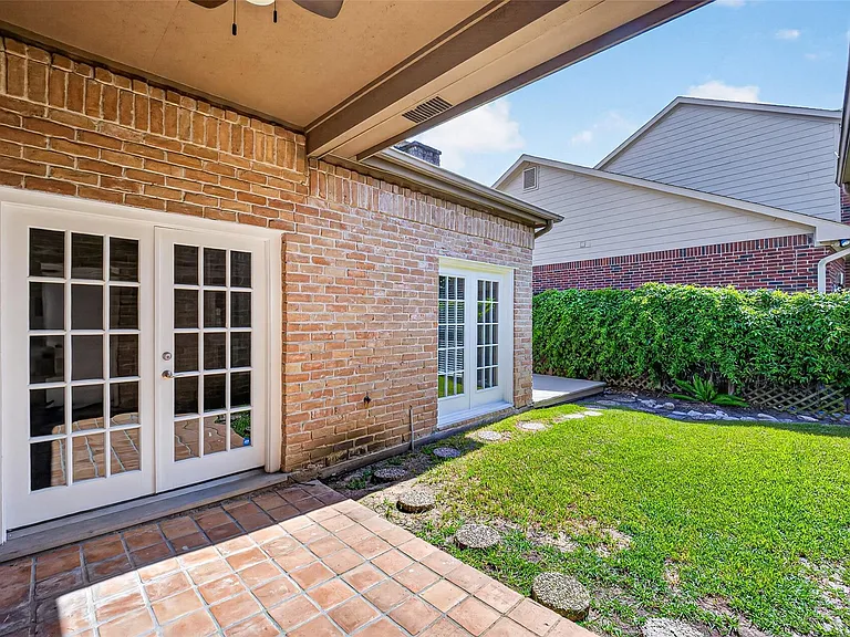 10310 Chevy Chase Dr — Photo 45