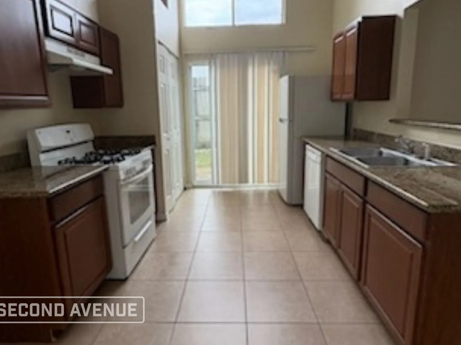 3 bed, 2.0 bath, 1571 sqft, $1,850 — Photo 3