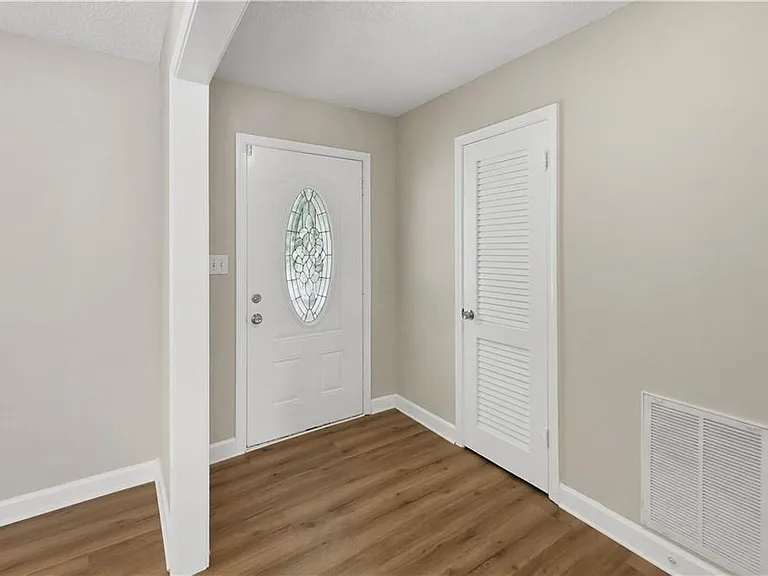 5949 James Rd — Photo 8
