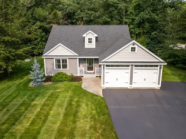3 Chestnut Way, Lee, NH 03861