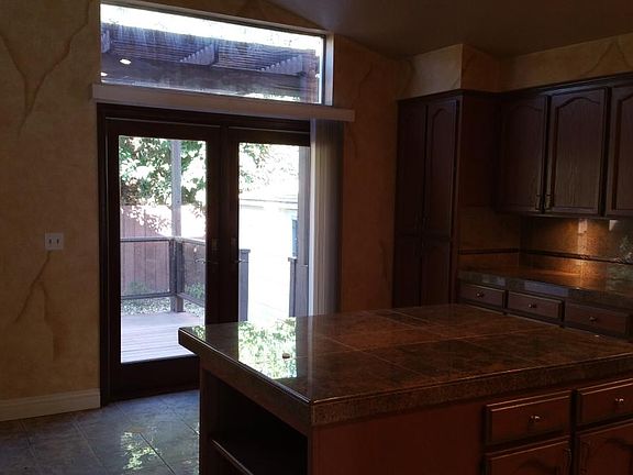 4th image of 221 Camelot Dr