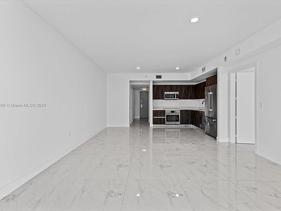 3rd image of 488 NE 18th St Unit 4202