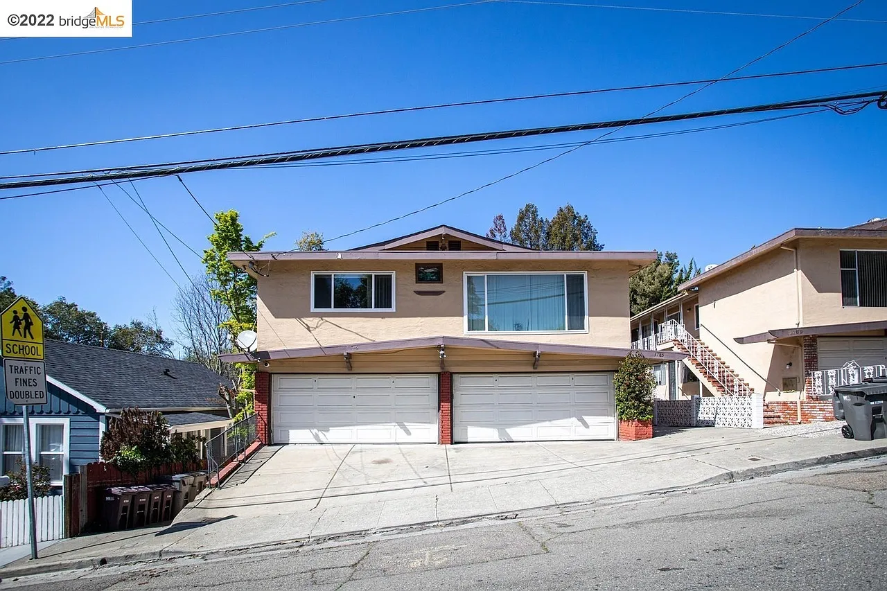 3 bed, 1300 sqft, $3,724 — Photo 1