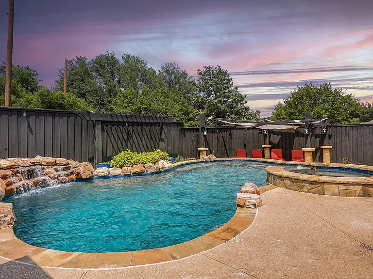 4325 Angelina Dr — Photo 36