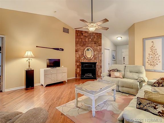 4th image of 819 Pine Shores Cir