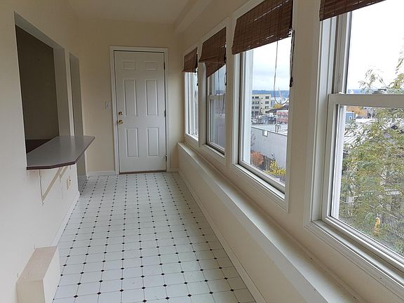5th image of 901 Pleasant Ave APT 1