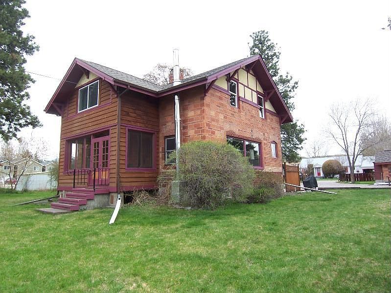 1st image of 110 12th Ave W
