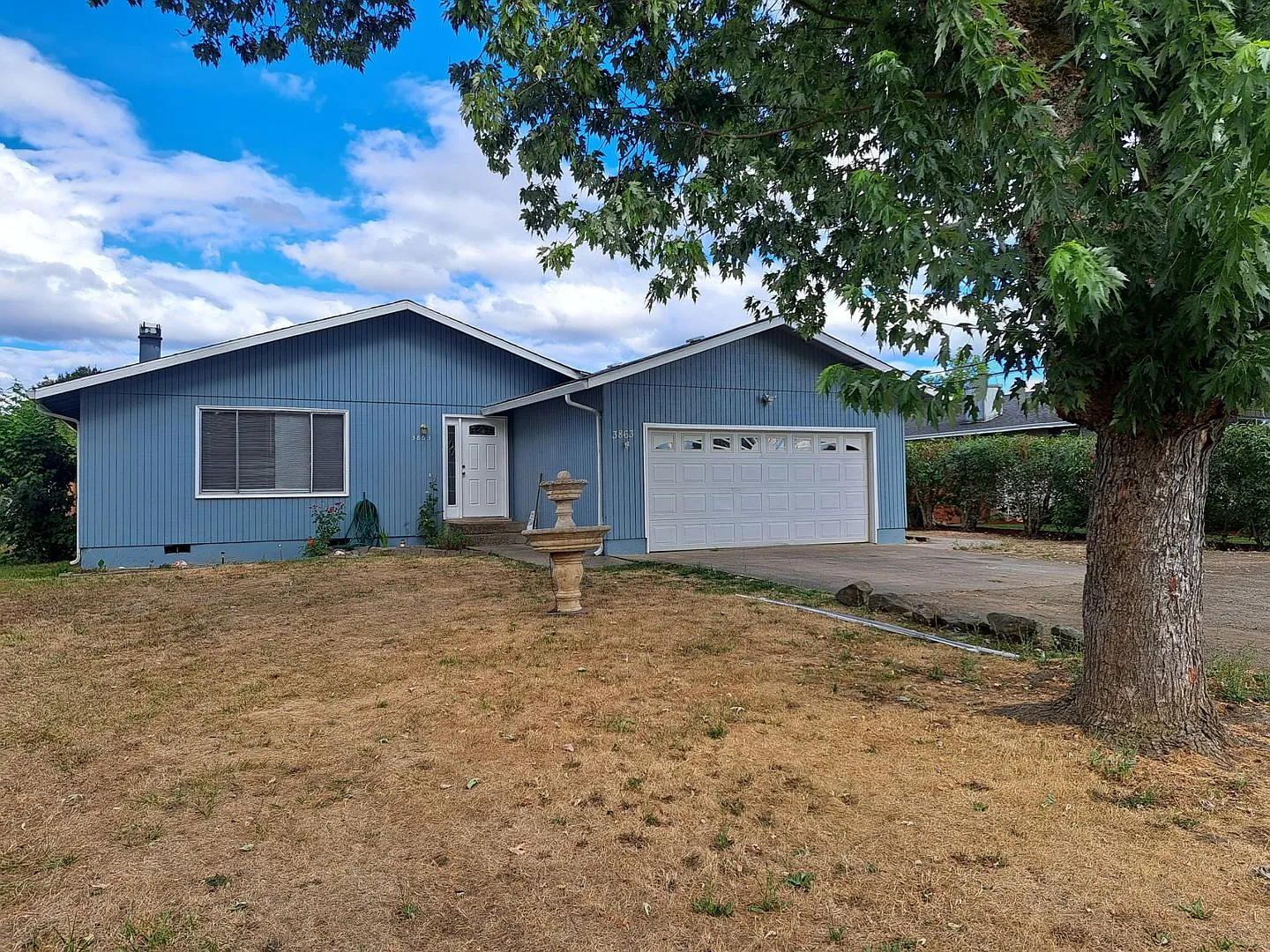 Green area 3 Bedroom 2 Bath with Garage — Photo 1