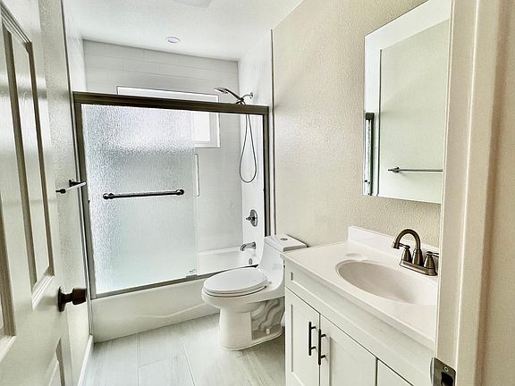 5th image of 837 E William St
