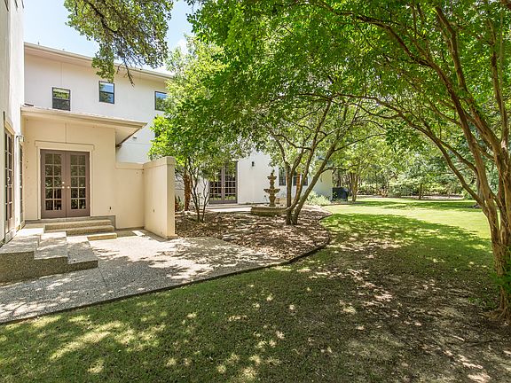 3rd image of 8715 Fox Briar Ln