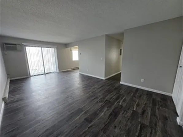 510 Lewis Ave E #206, Larimore, ND 58251