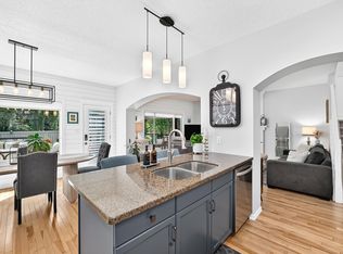 823 77th St SW, Edmonton, AB T6X 0A3
