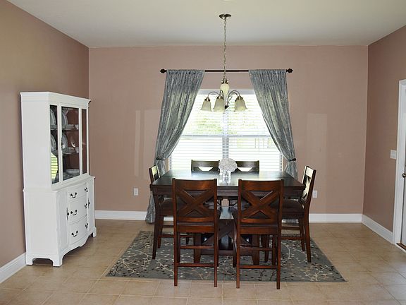 5th image of 574 Camellia Ct