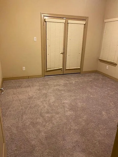 3 bed, 3.5 bath, 2389 sqft, $2,300 — Photo 2