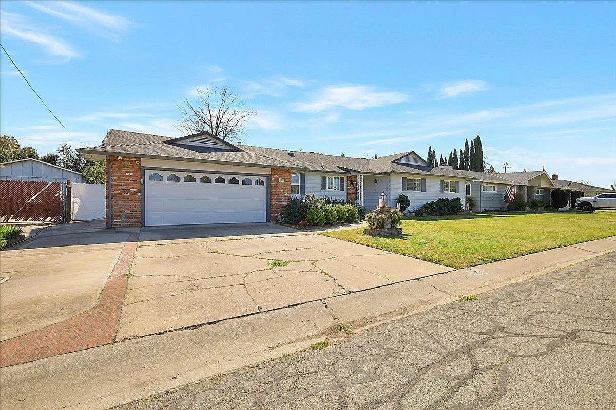 554 Winslow Dr photo 1