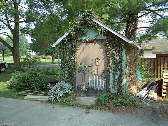 4th image of 2216 Lyon Blvd
