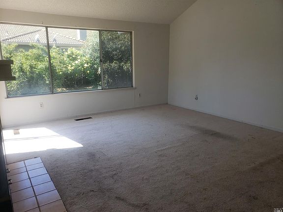 5th image of 931 Oakbrook Dr