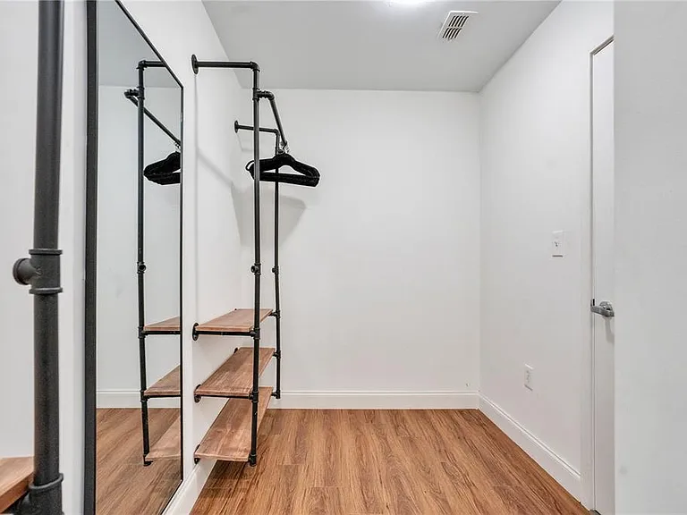 525 E Jackson St #301 — Photo 39
