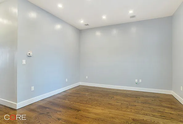 Rented by CORE | media 2