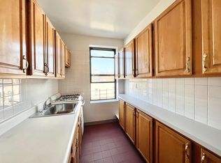 4306 164th St #3, Flushing, NY 11358