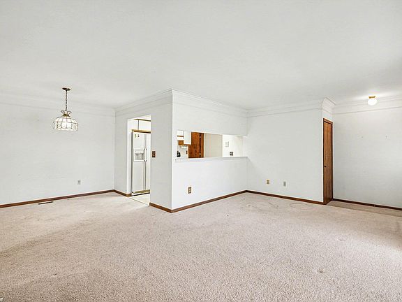 5th image of 14713 Bristol Ct