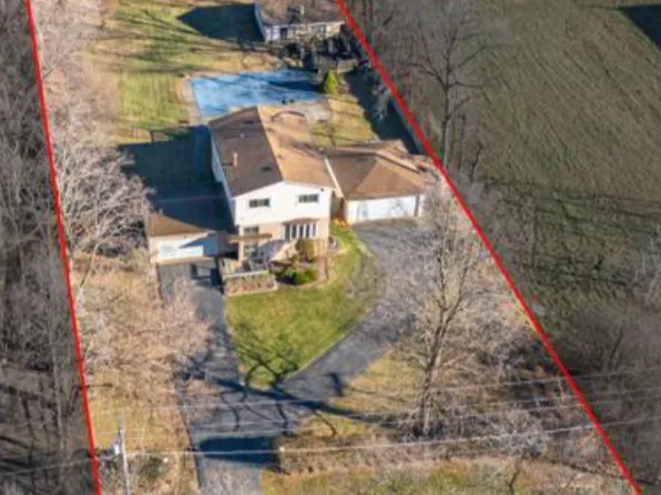 225 N East River Rd, Des Plaines, IL 60016