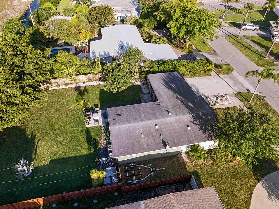 1st image of 136 Longfellow Drive