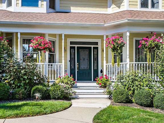 3rd image of 6634 Royal Oakland Pl