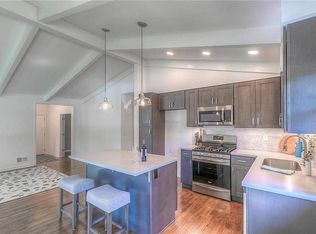 5802 W 75th Ter, Prairie Village, KS 66208