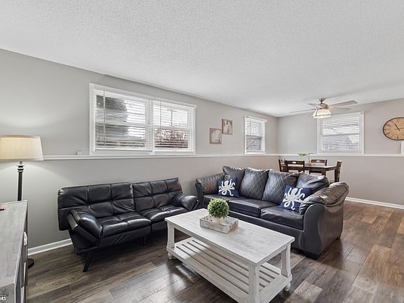 2nd image of 2 Country Ln APT 4