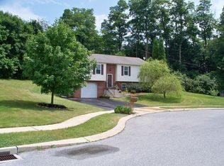 11 Katie Ct, Stewartstown, PA 17363