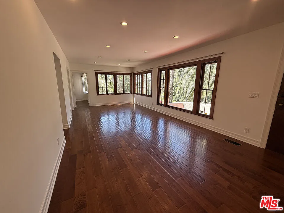 2 bed, 1256 sqft, $5,500 — Photo 4