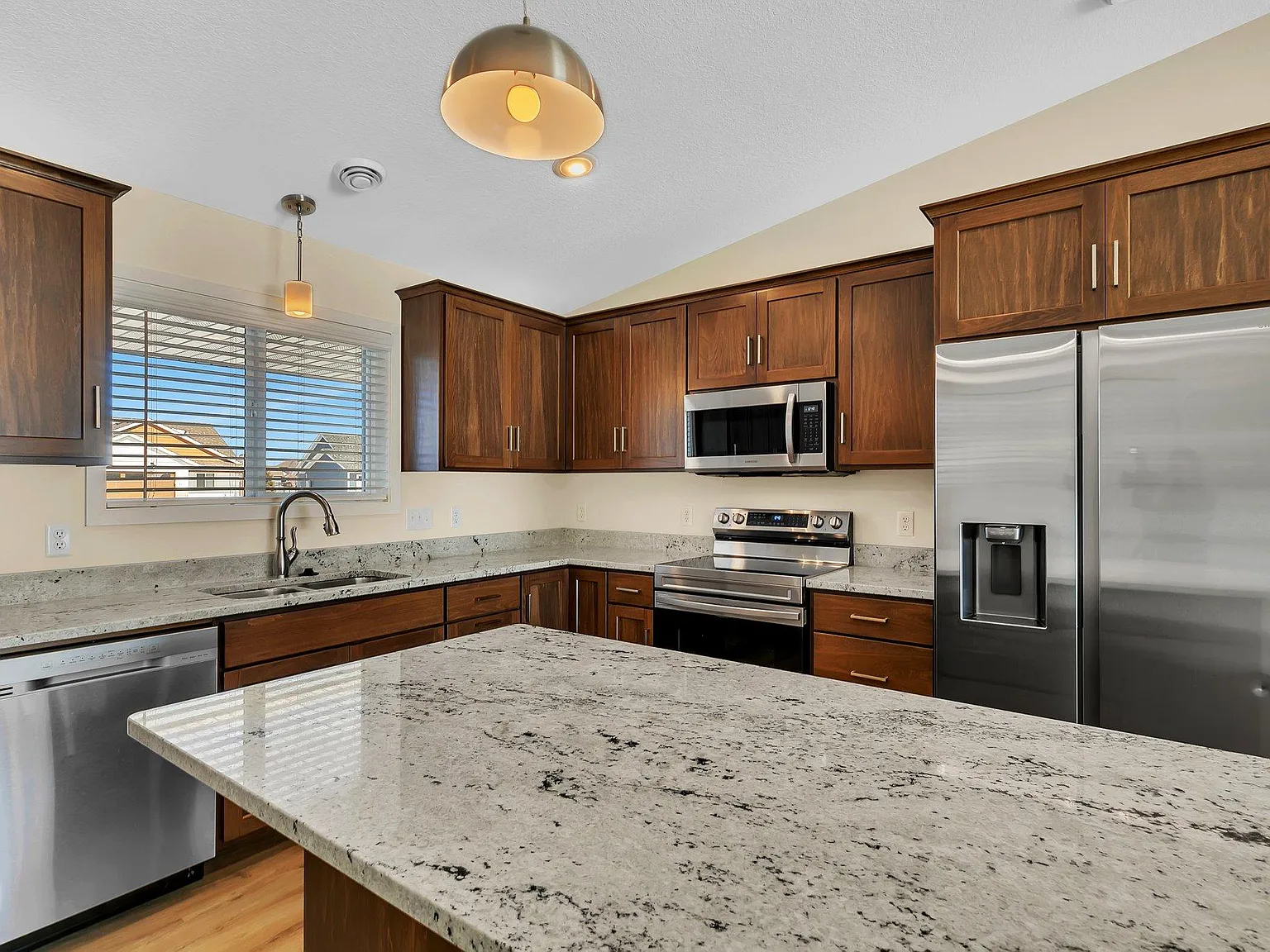 2 bed, 1368 sqft, $2,295 — Photo 4