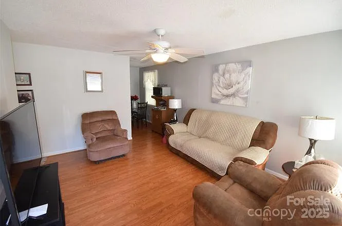 615 E Maple Ave — Photo 5