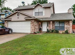 2214 Chapel Downs Dr, Arlington, TX 76017