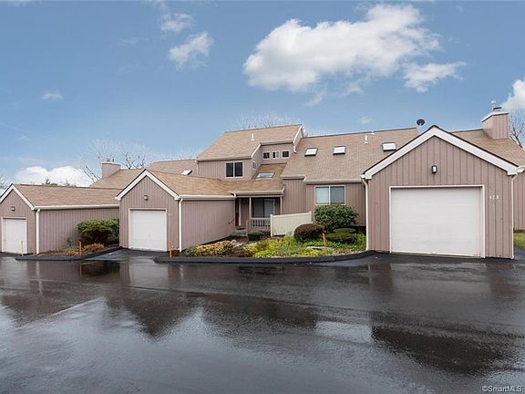 2nd image of 472 Wooded Ln #472