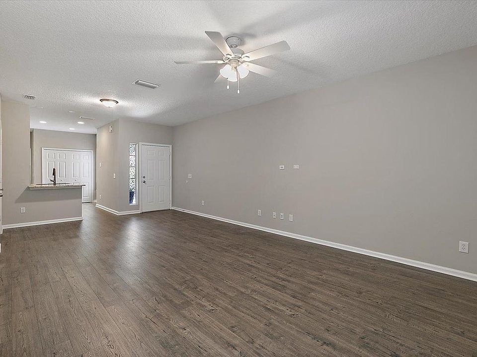 1st image of 215 Northbridge Ct