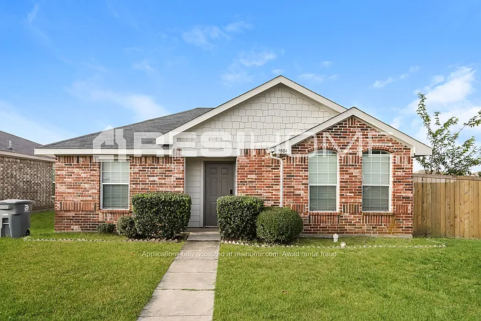 9804 Crocker Dr — Photo 1