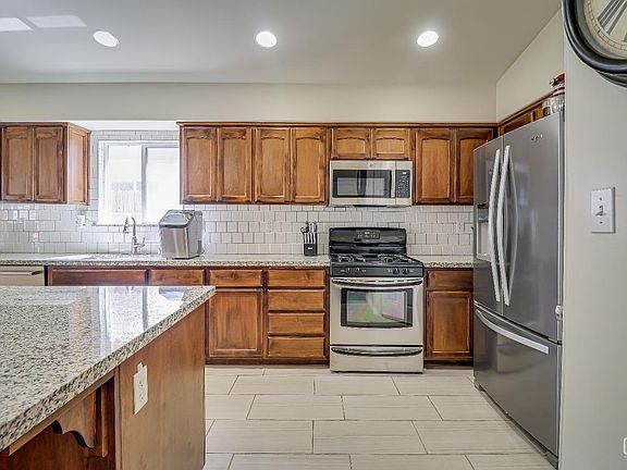 3rd image of 10814 Valverde Dr