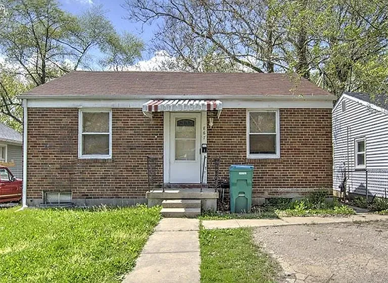 867 S Belmont Ave — Photo 1