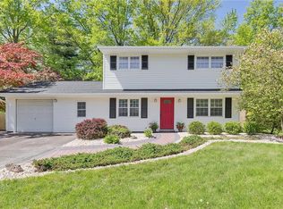 10 Langley Rd, Kendall Park, NJ 08824