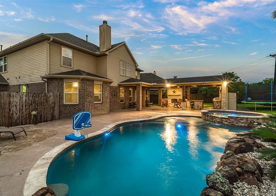 1st image of 2701 Villa Pisa Lane