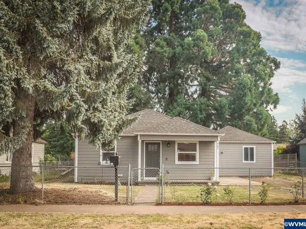 562 Tryon St NE, Salem, OR 97301