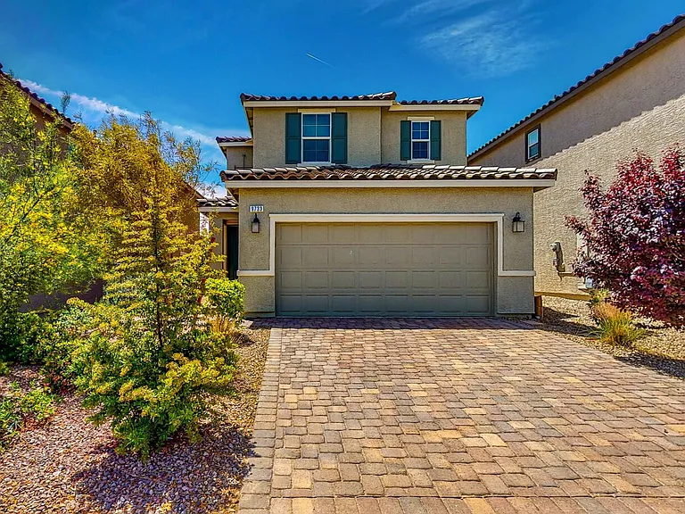 9733 Cluny Ave — Photo 1