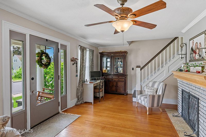 4th image of 402 Glen Avenue