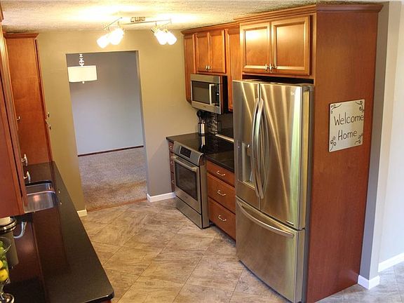 4th image of 8997 White Oak Dr