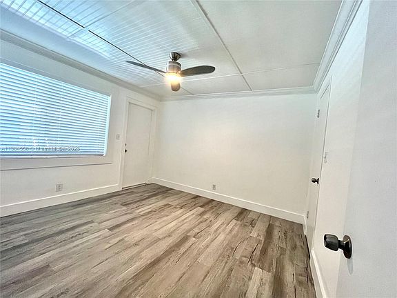 3rd image of 1000 SE 15th St APT 105