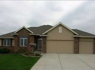 1003 Edgewater Dr, Papillion, NE 68046