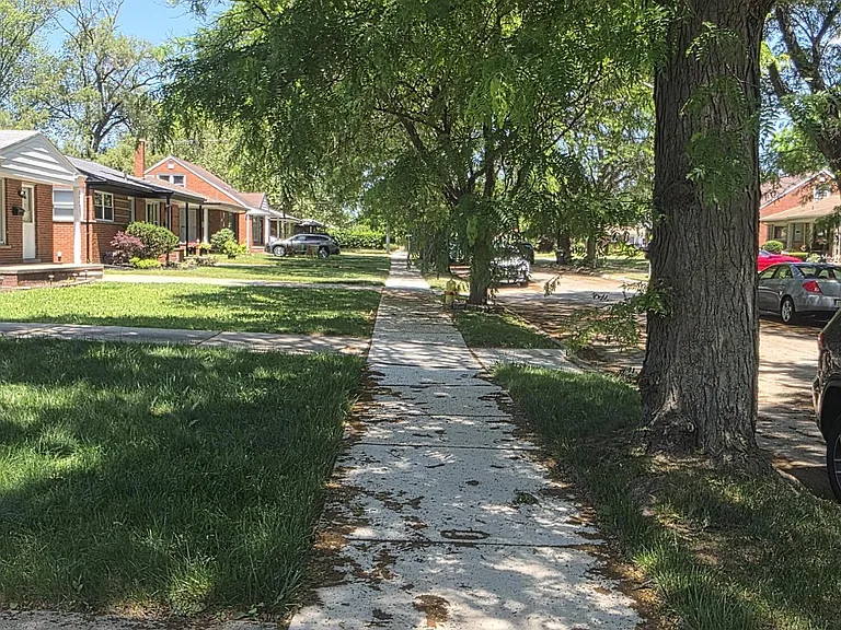 24051 Geneva St — Photo 3