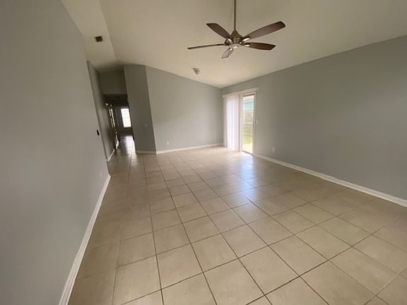 3rd image of 2591 Malibu Cir